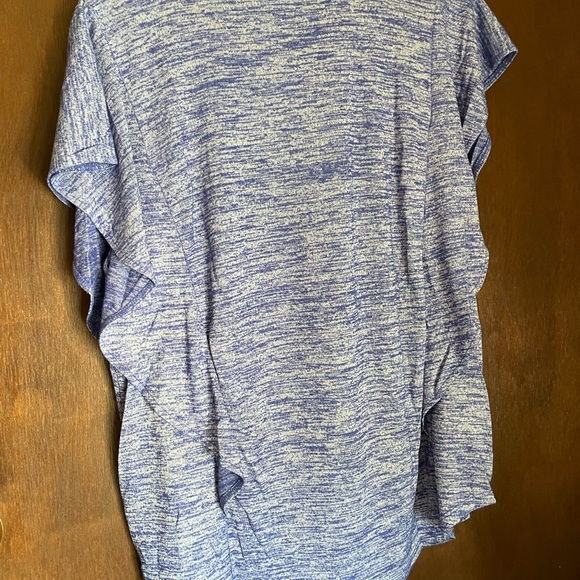 Tops - Picture 3 of 4